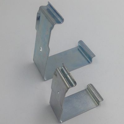 kupować Wzmocnione klipsy metalowe Precyzyjne stemplowanie skrzyń Bezpieczne mocowanie Powłoka odporna na rdzew online manufacture